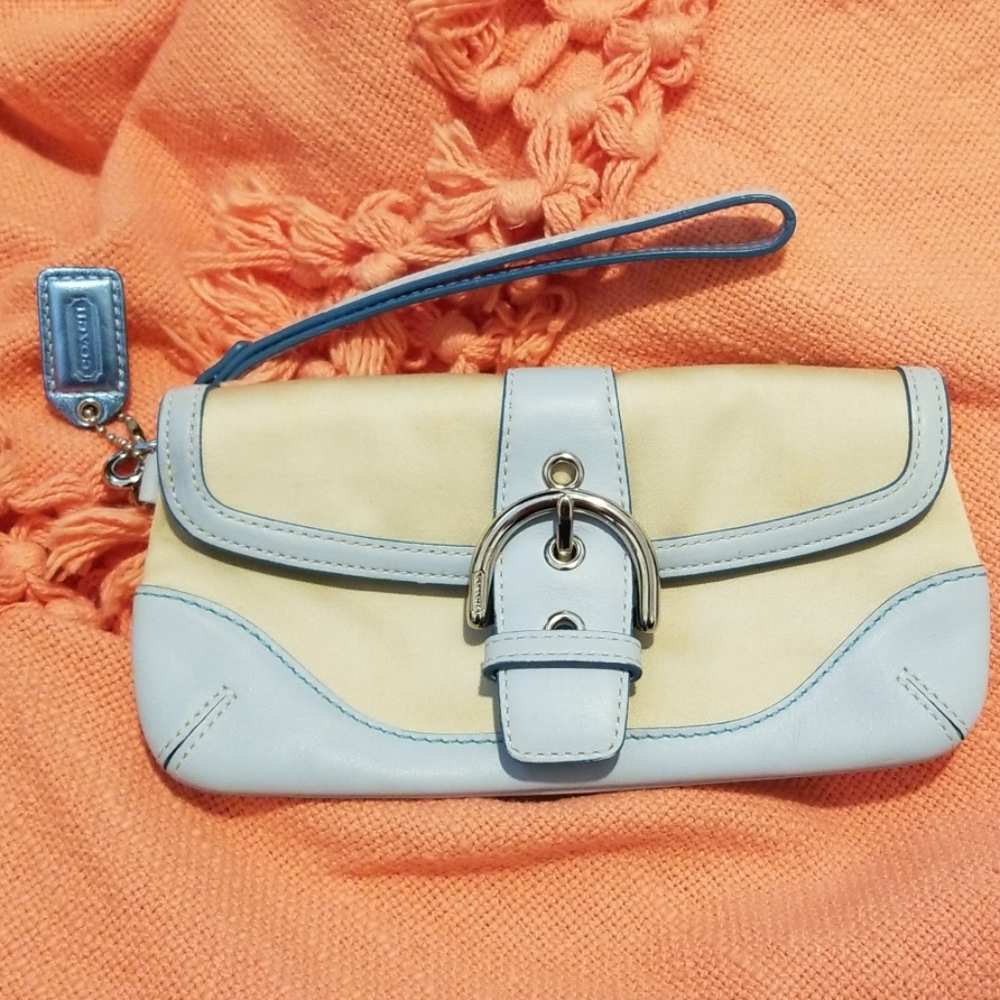 💙 Coach Wristlet